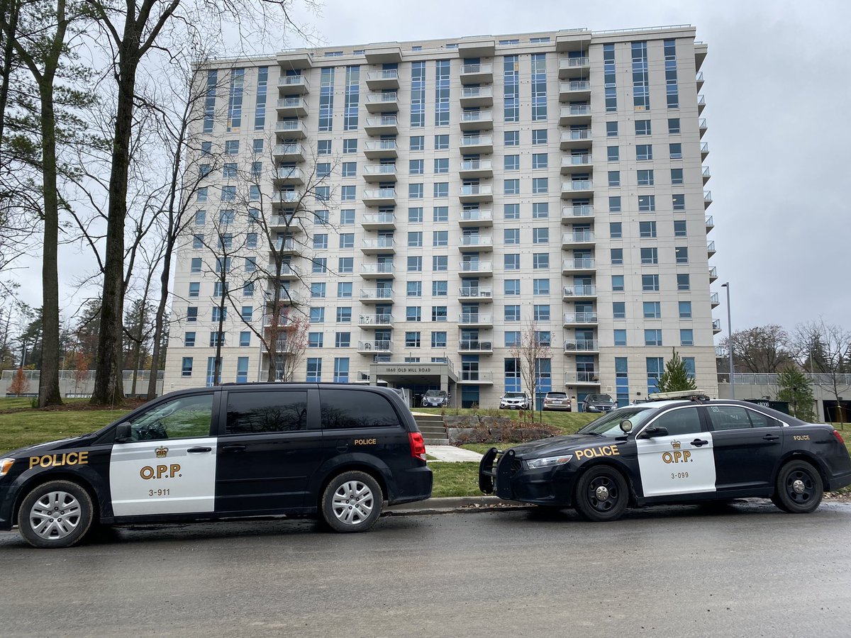 Large OPP presence at 1060 Old Mill Rd appears to be a training exercise. <a href="/CKWS_TV/">Global Kingston</a> #ygk