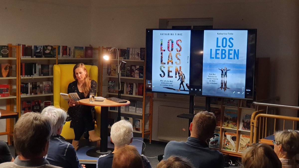 Katharinya's tweet photo. Es war SO schön bei den Bibliotheksfreundinnen Malchin, so interessiert an #LOSLEBEN &amp; #LOSLASSEN und dazu noch mitten im idyllischen #MecklenburgVorpommern 🍃🍂 https://t.co/lbVknpwoEL