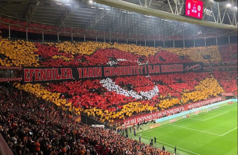 Ertemle's tweet photo. Galatasaray’a değil TÜRKİYE’ye ayıp edilmiş. Galatasaray değil, TÜRKİYE bayrağı var. 
Ali Sami Yen ya da Fatih Terim değil, ATATÜRK var ! @TFF_Org https://t.co/fZWg1yd9IA