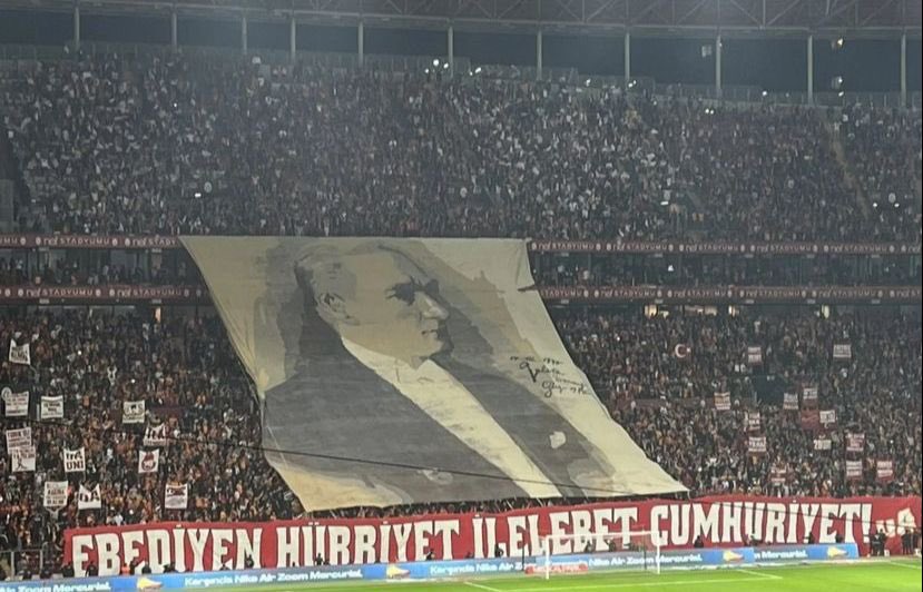 Ertemle's tweet photo. Galatasaray’a değil TÜRKİYE’ye ayıp edilmiş. Galatasaray değil, TÜRKİYE bayrağı var. 
Ali Sami Yen ya da Fatih Terim değil, ATATÜRK var ! @TFF_Org https://t.co/fZWg1yd9IA