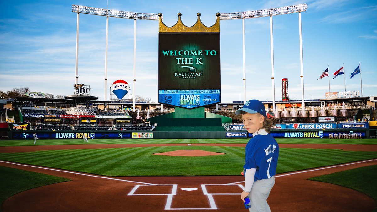 NPlatko's tweet photo. @BwittJr Our son dressed up as his favorite player for Halloween.  Had to shop him into the stadium.  Looking forward to next season! https://t.co/RWEsULE3Lt