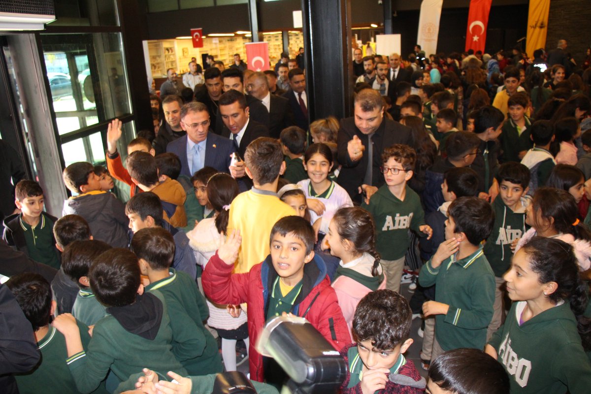vankulturizm's tweet photo. “Meraklı Mucitler” projesinin tanıtımı Van M��zesinde Valimiz Sn. Ozan Balcı’nın katılımıyla yapıldı.

28 Kasım 2022 tarihine kadar tüm meraklı mucit çocuk ve gençlerimizi Van Müzesine bekleriz. 

@vankulturizm @vanbuyuksehirbb @eroluslum https://t.co/UutaVkQ5yp