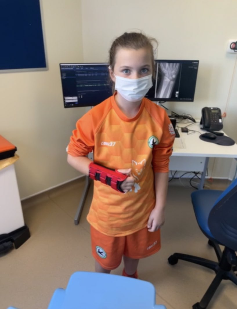 And get well soon to Super-Savage-Sav who broke her hand being awesome for our U10s.

Time to pad you up and get you outfield for a few weeks you mad little thing 😉

💚🖤🤕🦊🤕🖤💚