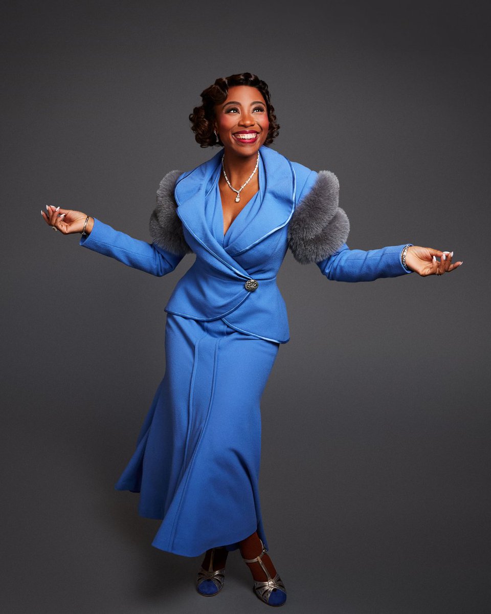 All aboard, we're Broadway Bound! 😍 Get your first look at #AdriannaHicks in #SomeLikeItHotMusical! bit.ly/SLIH_Vogue
📸: <a href="/MurphyMade/">MurphyMade</a>