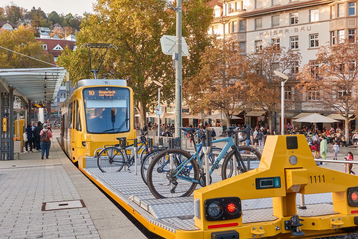 Die neuen Vorstellwagen der „Zacke“, wie die Stuttgarter Zahnradbahn im Volksmund genannt wird, bieten Platz für bis zu 20 Fahrräder.

Damit können doppelt so viele Fahrräder befördert werden wie bisher, außerdem können neuerdings auch Lastenräder mitgenommen werden!