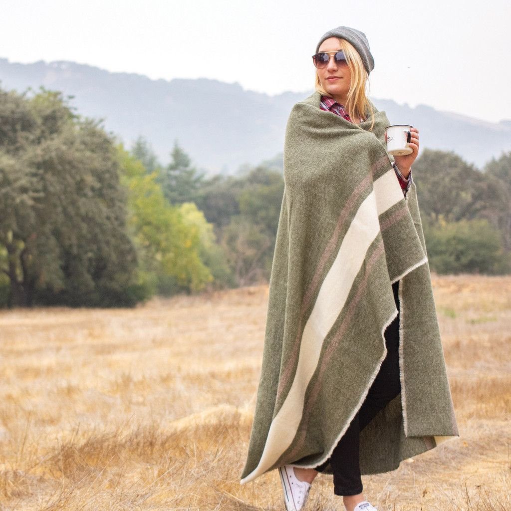 CopiesInAFlash's tweet image. Is there anything better than a cozy blanket on a fall day? Curl up with a cup of tea or coffee and your favorite book as you watch the sun rise or set! Add your logo to one of these soft options for a memorable gift or promo item. Contact us today to find out more.