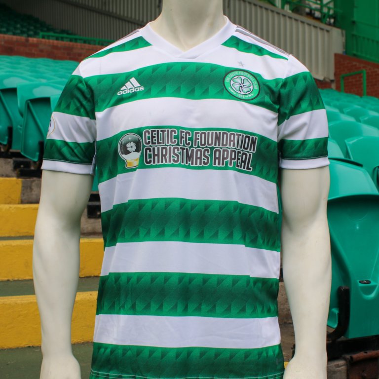 CSC_Francophone's tweet photo. Pour le match contre Dundee United, le Celtic va arboré les logos de la @FoundationCFC, "Christmas Appeal" (devant) et "Football for Good" (dernière).

#CelticFC #FoundationCFC #CelticSleepOut #ChristmasAppeal2022 #YoullNeverTalkAlone #WalfridsWish #FootballForGood https://t.co/VU0xAcIUym