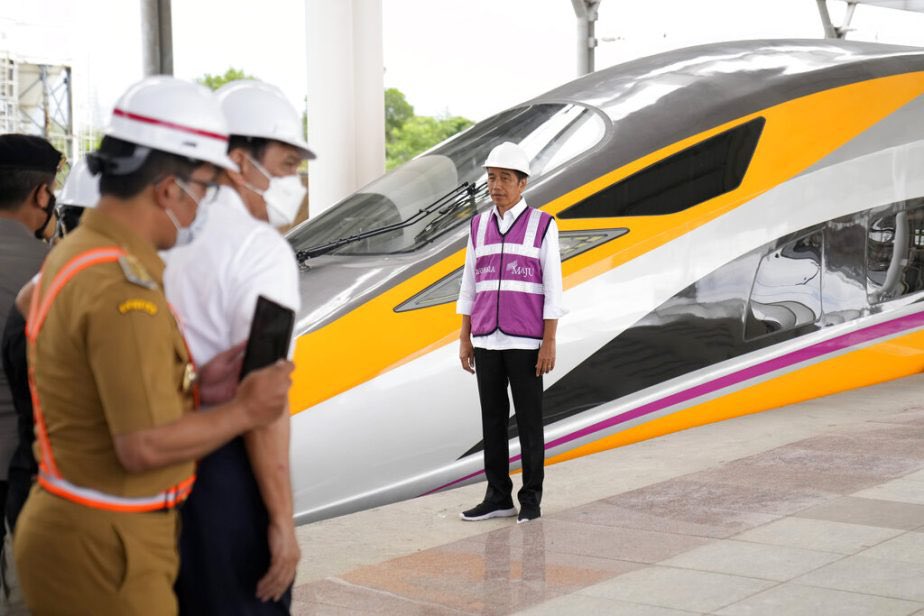 AdeniyiBolt's tweet photo. La modernisation des infrastructures:

En 2023 l’Indonésie aura son premier TGV
Qui va relier Jakarta à la ville de Bandung(Bandung a une agglomération de 7 millions habitants)

https://t.co/sxgqDB6ITQ https://t.co/eBoTU6TX1z