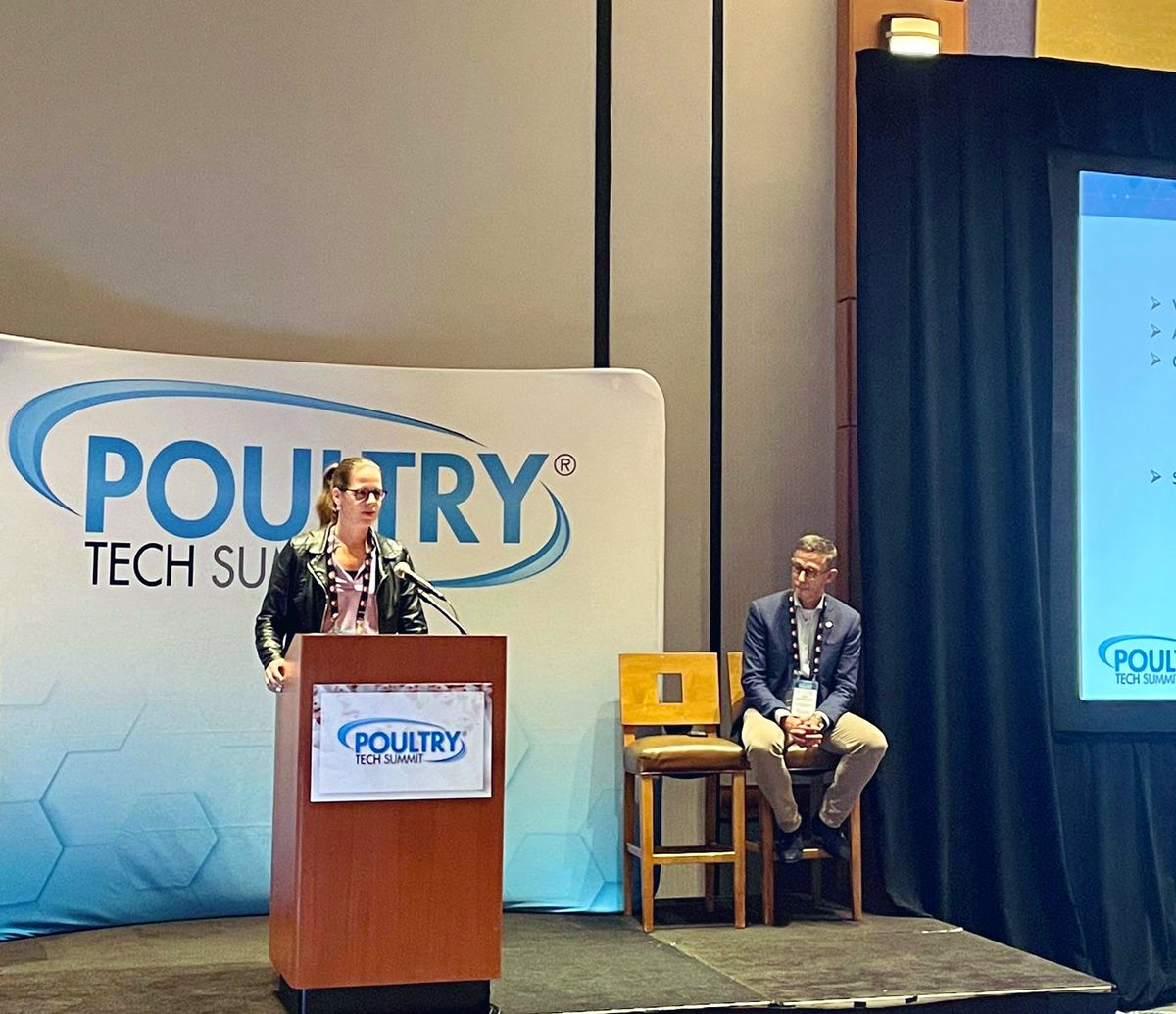 NLinAtlanta's tweet photo. A cooler approach to poultry transportation by Dutch company Van Ravenhorst Transport Solutions! A more sustainable, animal friendly & cost efficient way to transport Georgia’s number 1 export product: poultry 🐓 #PoultryTechSummit https://t.co/KbfanJUO6b