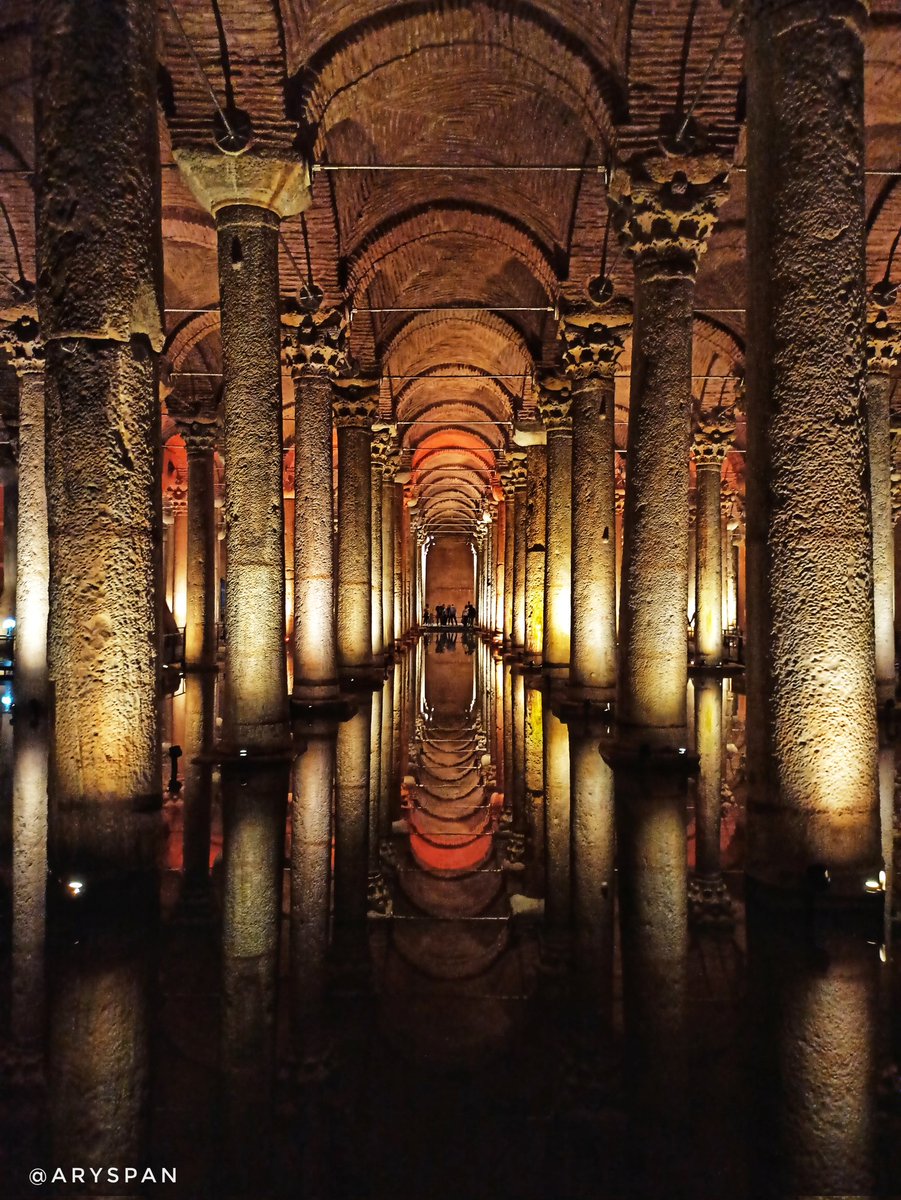 The Basilica Cistern with a capacity of around 80,000 cubic meters of water is the largest underground cistern of Byzantine Constantinople. Built during the reign of Justinian. 6th c. CE #Archaeology