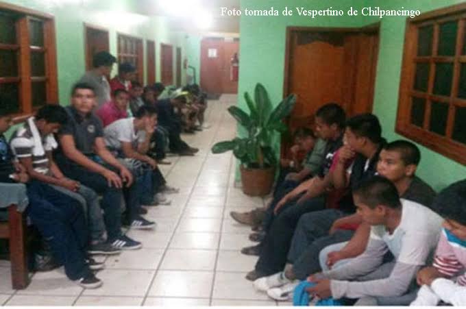 ortega_santoyo's tweet photo. @comoleerenbici @missing_bc @losotrosny @GabyCoutino @SilviaCarlova @_LadyByron @rcanudasg @Alberto_AvalosH @Patysd12 @gaboku_hirako @jjiimmoo88 Me ofende que sobre el caso de #AyotzinapaCasoNoResuelto no se menciona a los #AutoresIntelectuales que cometieron #CrimenDeLesaHumanidad contra 43 Estudiantes y otros jóvenes.
Hablan de #CrimenDeEstado y no actúan como tal. https://t.co/BPZ3MER4QS