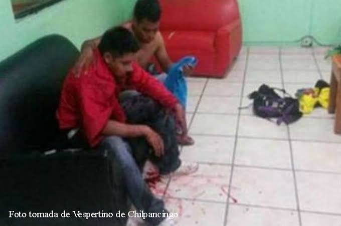 ortega_santoyo's tweet photo. @comoleerenbici @missing_bc @losotrosny @GabyCoutino @SilviaCarlova @_LadyByron @rcanudasg @Alberto_AvalosH @Patysd12 @gaboku_hirako @jjiimmoo88 Me ofende que sobre el caso de #AyotzinapaCasoNoResuelto no se menciona a los #AutoresIntelectuales que cometieron #CrimenDeLesaHumanidad contra 43 Estudiantes y otros jóvenes.
Hablan de #CrimenDeEstado y no actúan como tal. https://t.co/BPZ3MER4QS