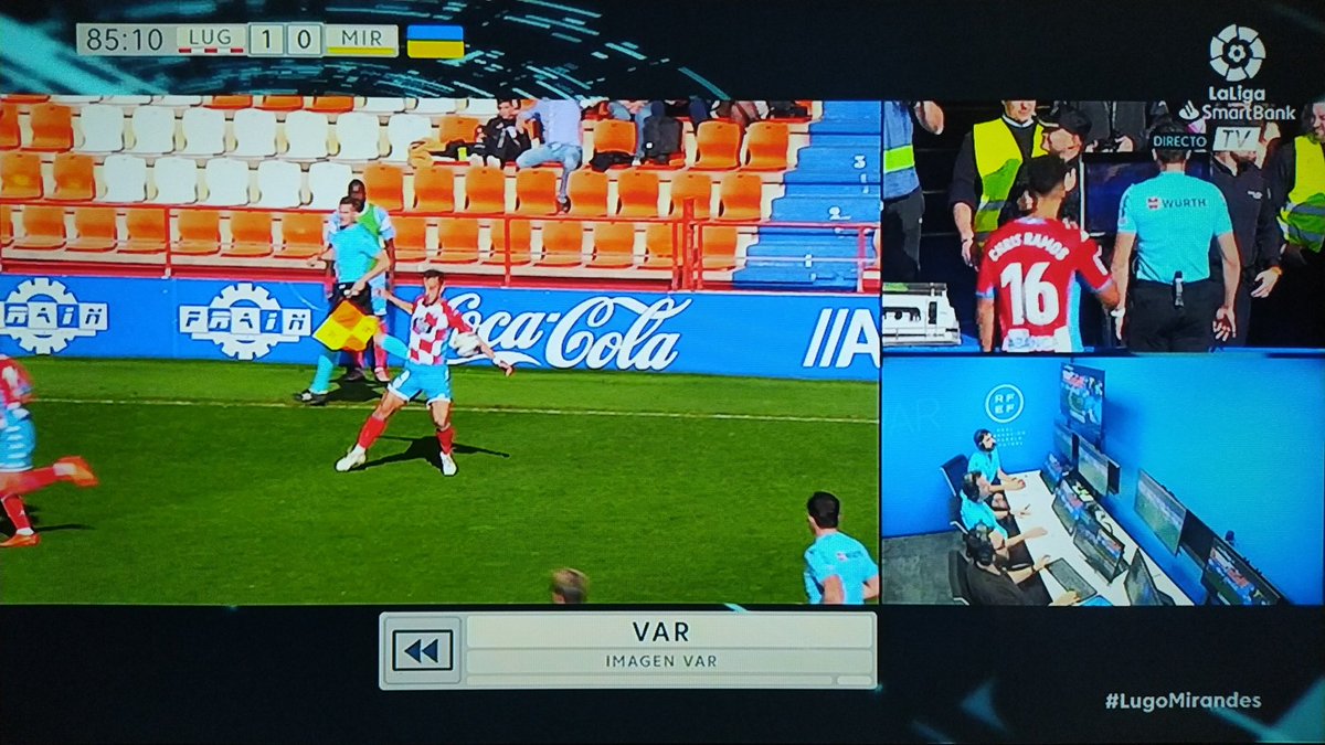 ArchivoVAR's tweet photo. ⚠️ Preocupante la falta de criterio que hay en la Liga Smartbank.

▪️ En el Lugo - Mirandés, una mano previa tras un control defectuoso sirvió para anular el tanto local.

▪️ En el Ponferradina - Huesca, otra mano previa en la recuperación no sirvió para anular el penalti. https://t.co/VOraz6jGKl