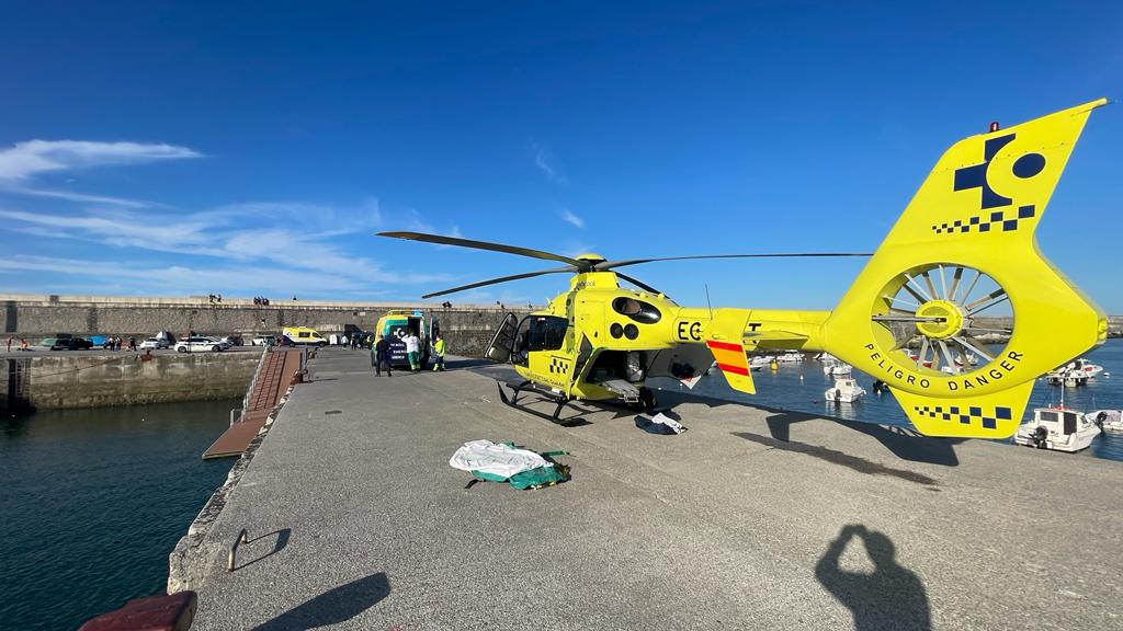 angelmarinta's tweet photo. Aviso primario de EE #HEMS @osakidetzaEJGV Tango 0 junto a otros recursos de #Emergentziak en #Bermeo

#Helicóptero #Helicopter
#EC135 #emergencias https://t.co/F9uHRm5zFb