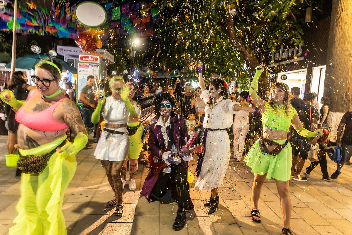 delsolphoto's tweet photo. Super fun times @kenmexplaya @condohotelplaya #Dayofthedead #diademuertos @delsoltravels #playadelcarmen https://t.co/zrIwahMib3