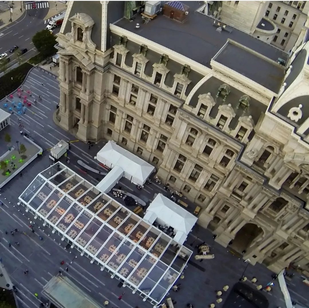 LosbergerUS's tweet photo. 🏙 From another point of view
⛺️ @EventQuip
.
#LosbergerDeBoer #Losberger #tents #structuretent #structures #clearspan #cleartoptent #tenttuesday #tentmanufacturer #weddings #events #Phillyevents #tentedevents https://t.co/9NLlJghXkc