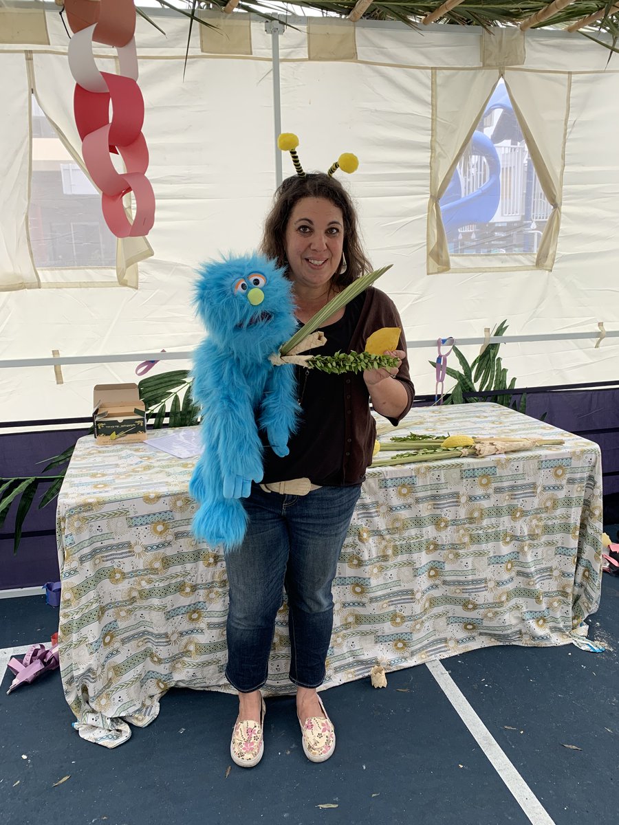 OrShalom's tweet photo. Sing Shalom is back! All families with kids 0-7 are invited to join Or Shalom for #Shabbat Morning wiggles, giggles, and #puppetry with Songleader Jeni Clancy this Saturday at Brandeis! More info here: https://t.co/O7Sa1vQG1J https://t.co/d47x20z5v3