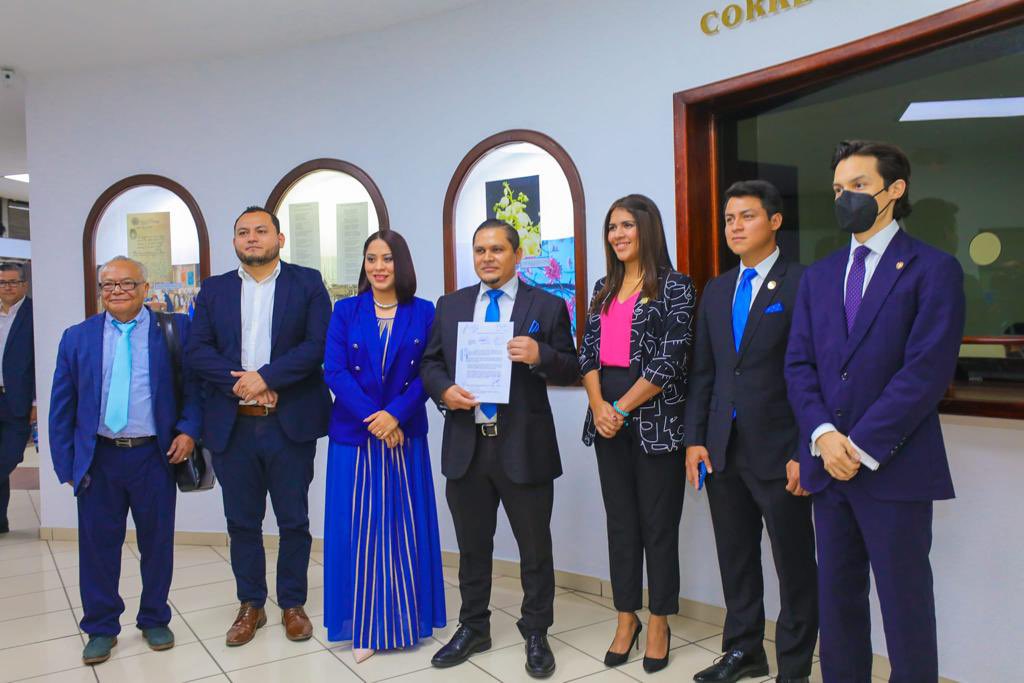 WilliamSorianoH's tweet photo. Nueva reforma de ley:

Si usted compra algún producto y pierde la factura y por eso no le hacen efectiva la garantía cuando tiene daños, NO SE PREOCUPE. 

Hoy deberán entregarle una copia certificada de la factura y así podrá iniciar el trámite de cambio de producto. https://t.co/IkE0k5Clfl