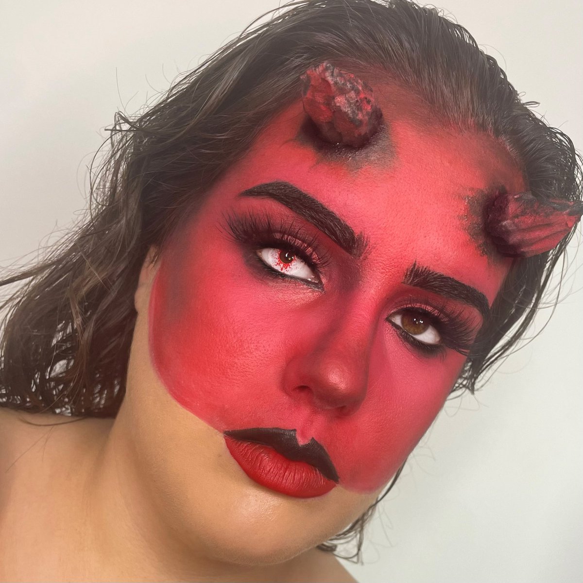 makeupbyyro's tweet photo. @NYXCosmetics 🎃🎃 https://t.co/t6XtEbrQwo