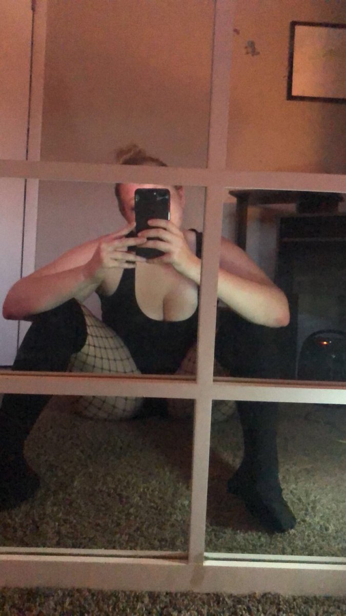 avamay1247's tweet photo. 😈 hmu I’m doing requests #onlyfans #feetfinder #of #contentcreators #sellingcontent #fetish #hmu #requests https://t.co/rEMsfRn7F3