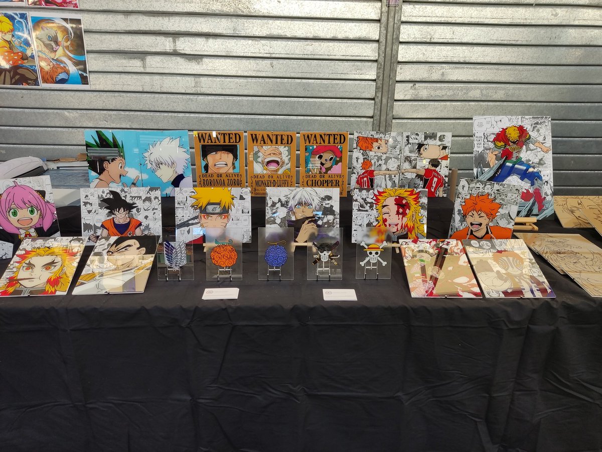 raibochu's tweet photo. Merci à toutes les personnes qui sont passées sur mon stand aujourd'hui ! On se retrouve en 2023 en présentiel et dès maintenant sur le site 😉 #glasspainting #brocantedesgeeks #manga #anime https://t.co/bIwdRuLPIn