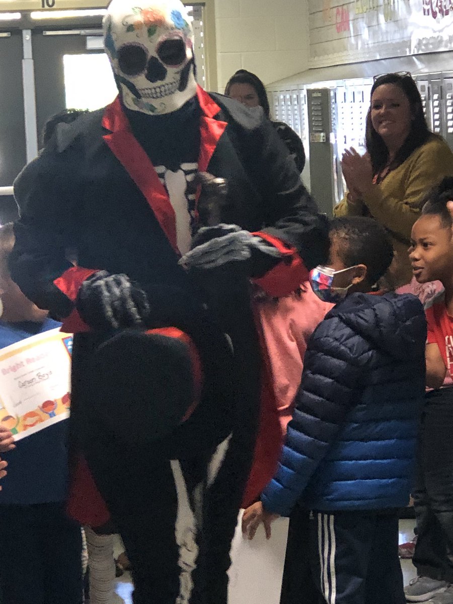 KindFirst108's tweet photo. Happy Día de los muertes. We had a special visitor for reading celebrations today  @115bgs https://t.co/US1ETioK0B