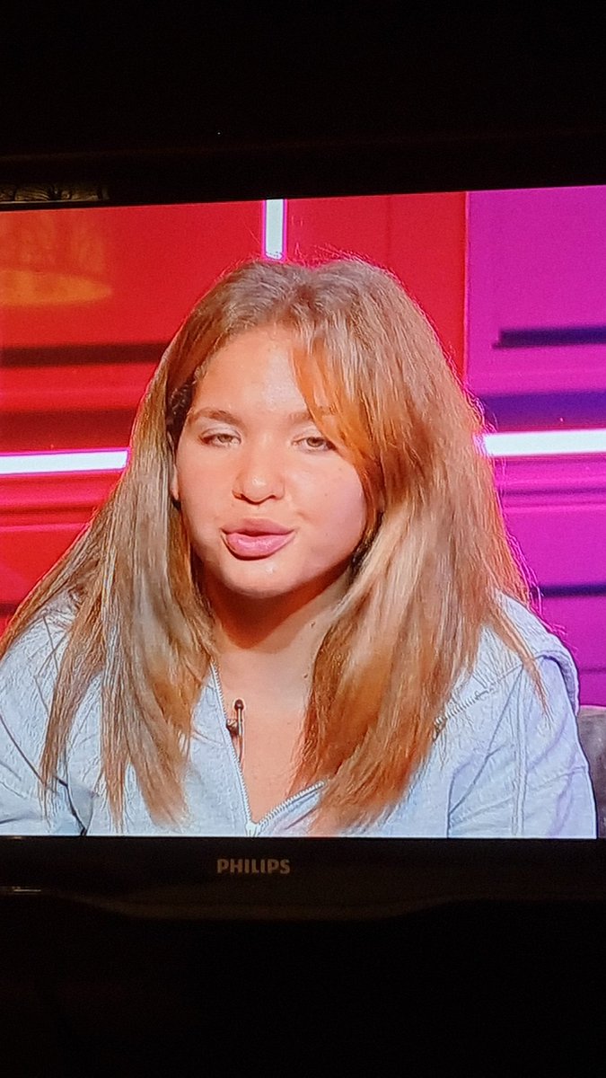 Frances91452704's tweet photo. #staracademy2022 #StarAcademy pendant son portrait elle était sûre d'elle prétentieuse elle ecrasait tout le monde ! https://t.co/op5KNRviaj
