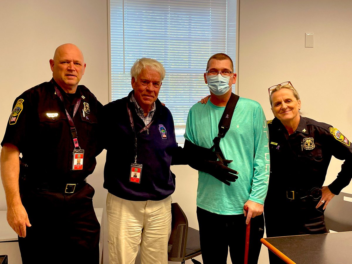 MGavinFCPD's tweet photo. In November The FCPD recognizes Men’s Health initiatives and our warrior survivors fighting various cancers. Key 🔑 factors: regular checkup’s, know your family history, be your own Health advocate. Purple patches, pins and wristbands represent #BuddyStrong #JoeStrong #TomStrong https://t.co/zu4yNTNbmW