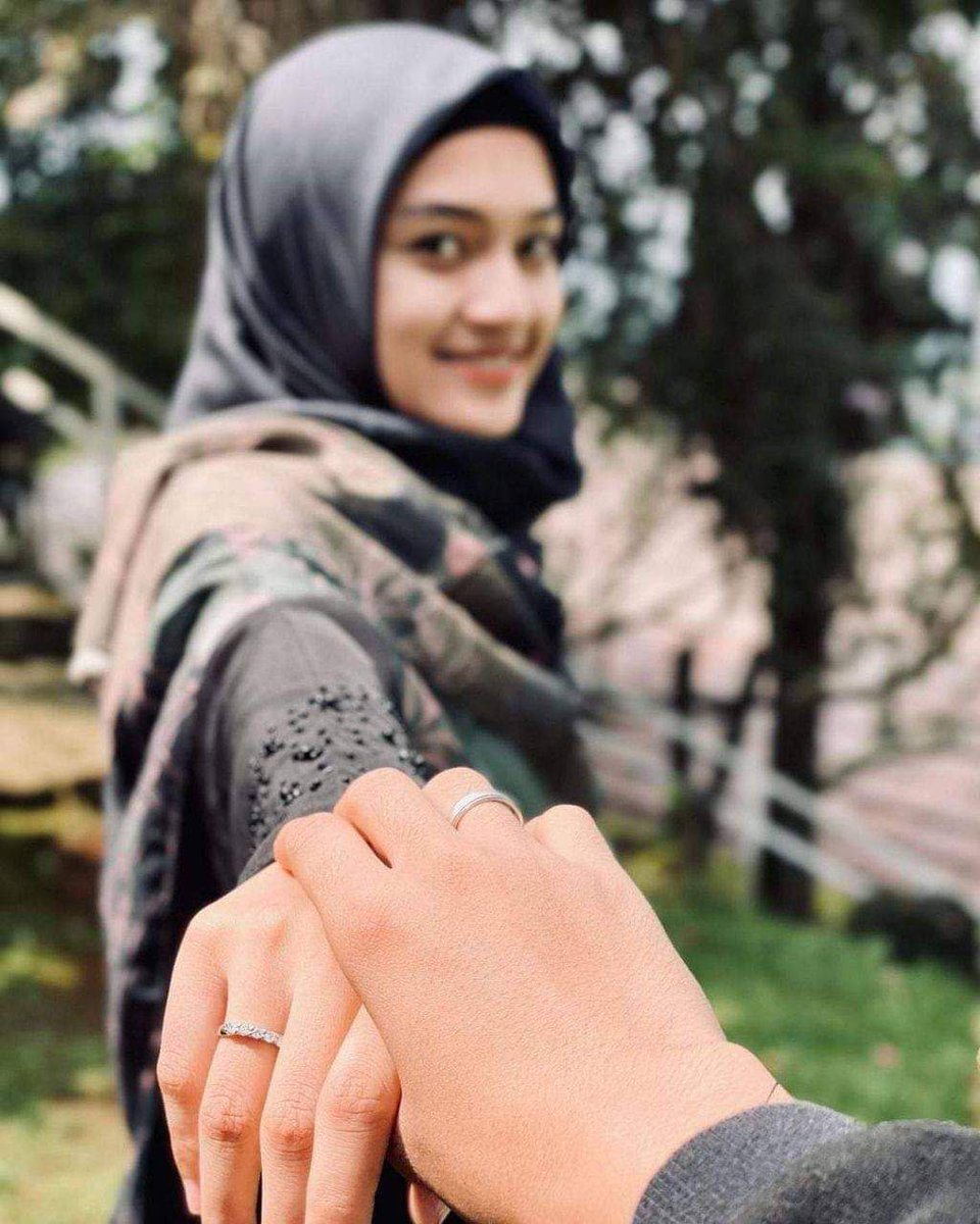 Maalin waxaa noloshaada soo gali doona qof, kugu jecel sidaas ay tahay mar walbaa qiimeeya fikirkaaga, kuna faraxsan noloshaada heerka ay tahay💜😊

Feeling love ❤️😍😍❤️❤️