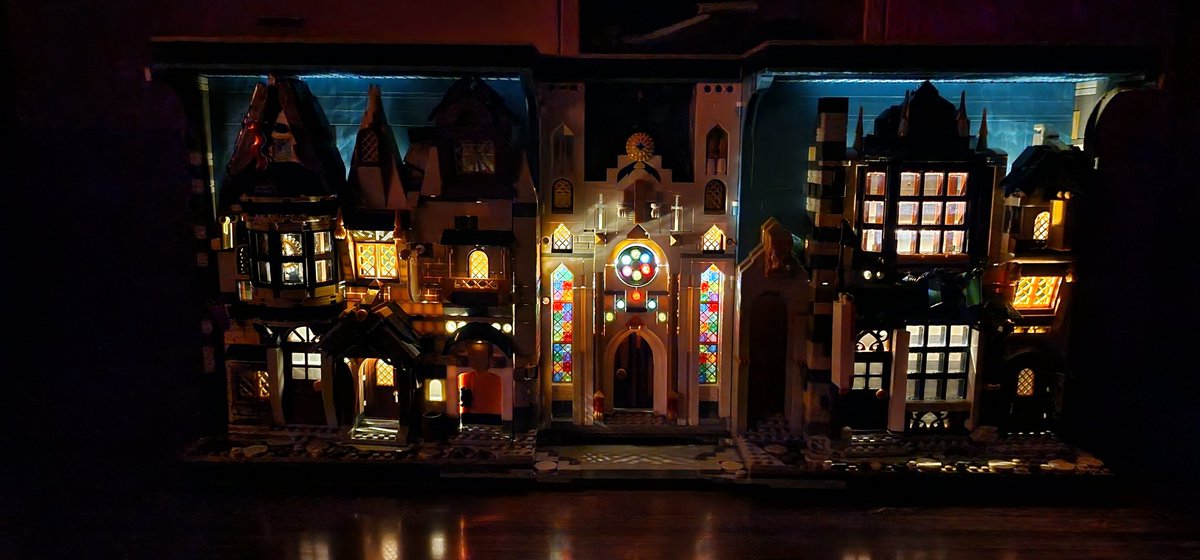 st_hennermann's tweet photo. #Reobrix #BookNook
Und fertig.
Aufkleber habe ich komplett weg gelassen, das Set sieht mMn nach ohne sogar besser aus.
Jetzt heißt es warten auf den Bergfried von #BurgBlaustein https://t.co/iLJcMAY5pK
