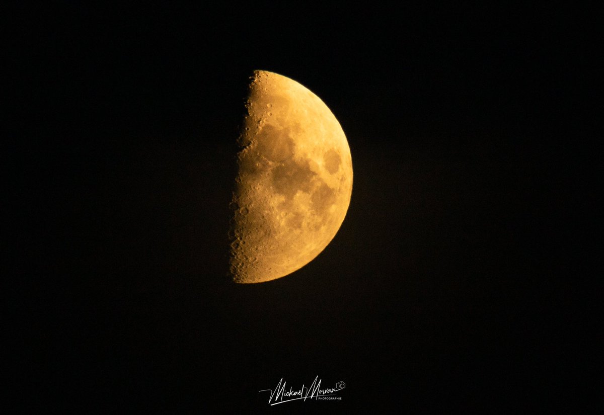 Premier Quartier 🌛 1er Novembre 2022 
#moon #lune #premierquartier #ciel #Photographie #photography