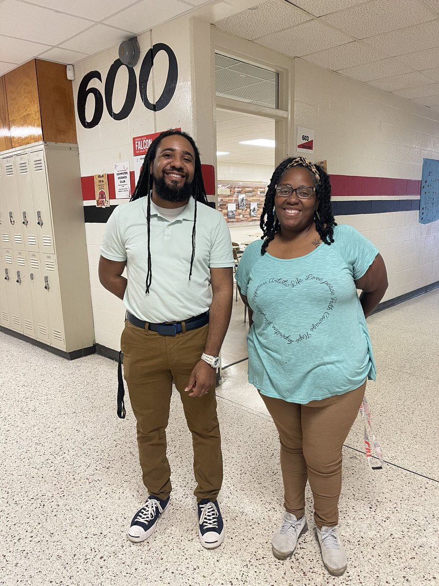 MzLCarter1's tweet image. Great minds think alike! Today is going to be a great day! #admininterns #internlife #futureap #yourfavoriteadminintern #greatthingsarehappeningat71st @mrhalltoyou83 @71sthighccs @Niesha_Wither @EddieFordIV @travisgreene03