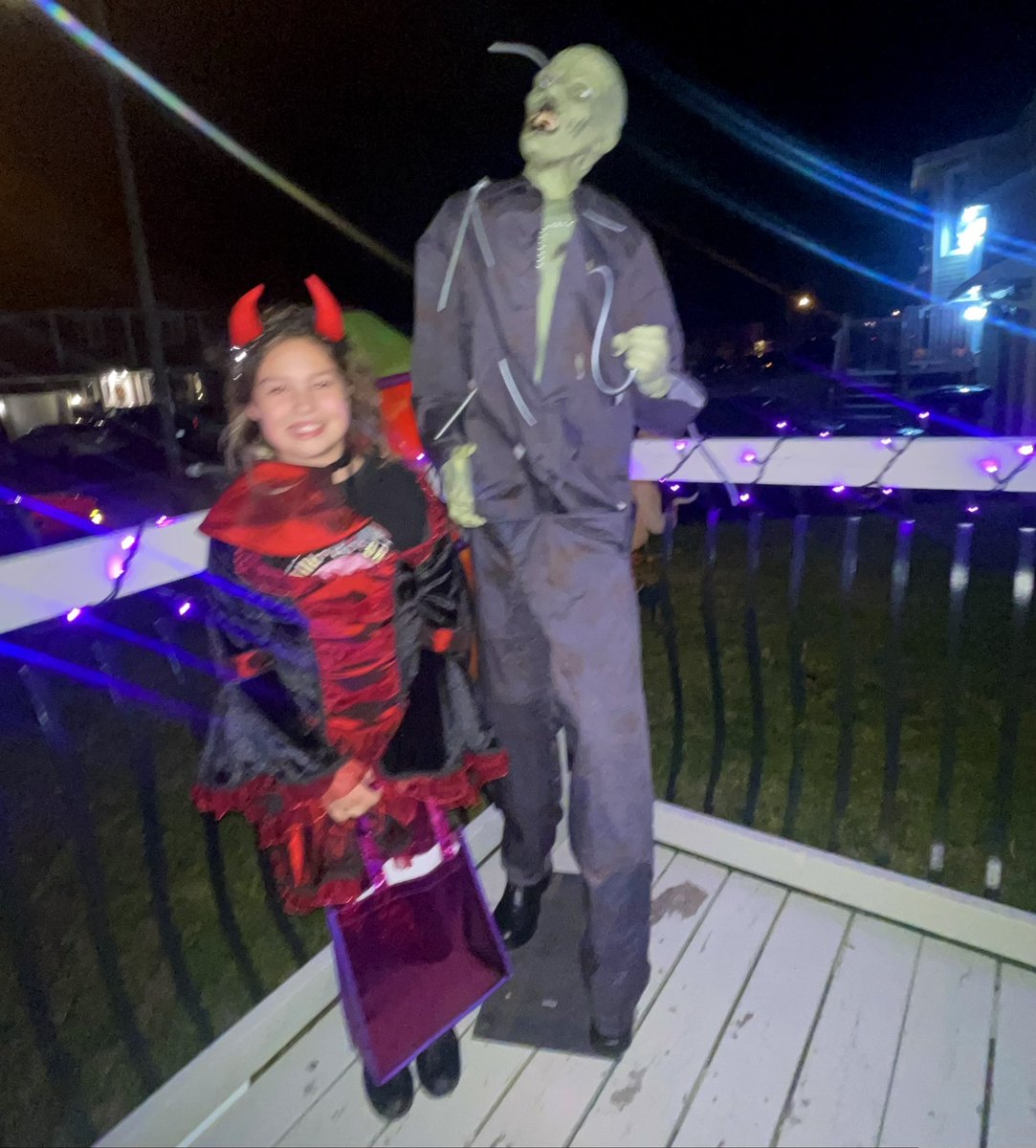SherryStringer7's tweet photo. #Halloweennight https://t.co/Or0tqBL24u