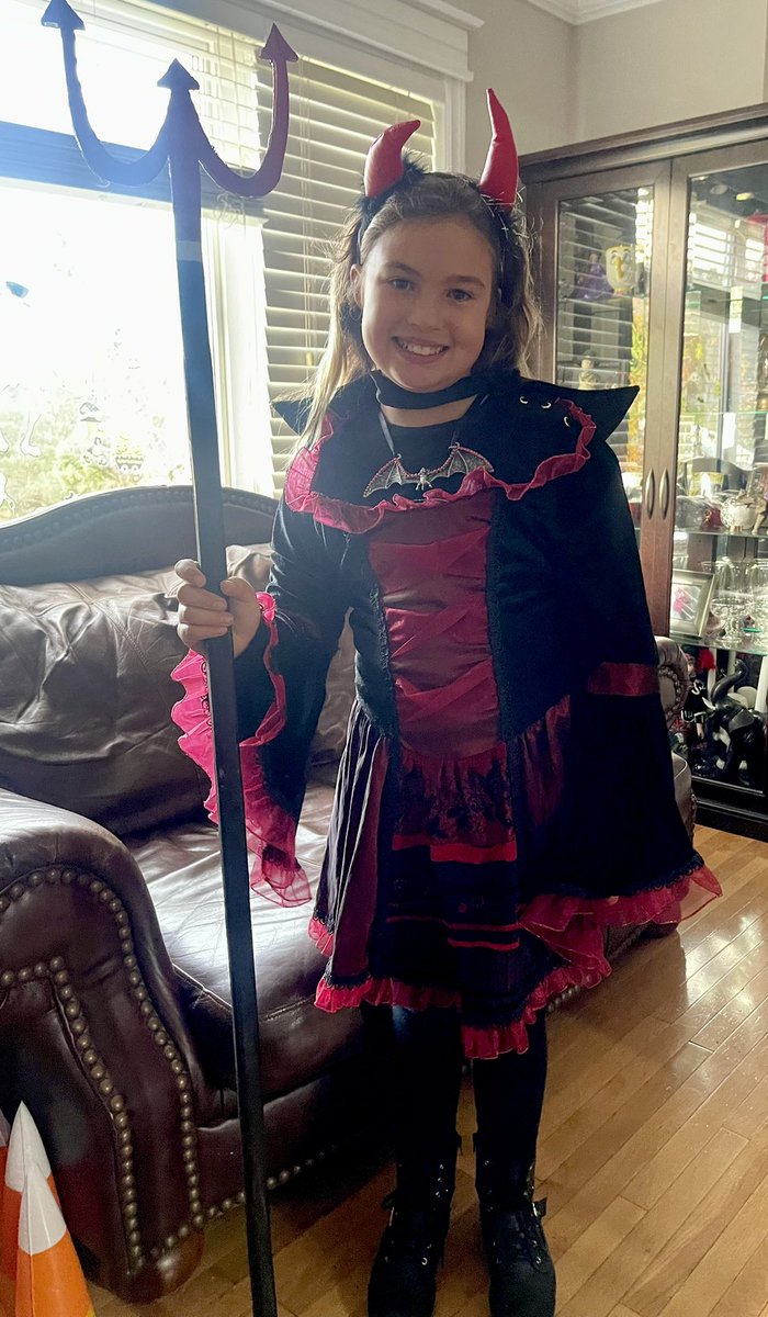 SherryStringer7's tweet photo. #Halloweennight https://t.co/Or0tqBL24u