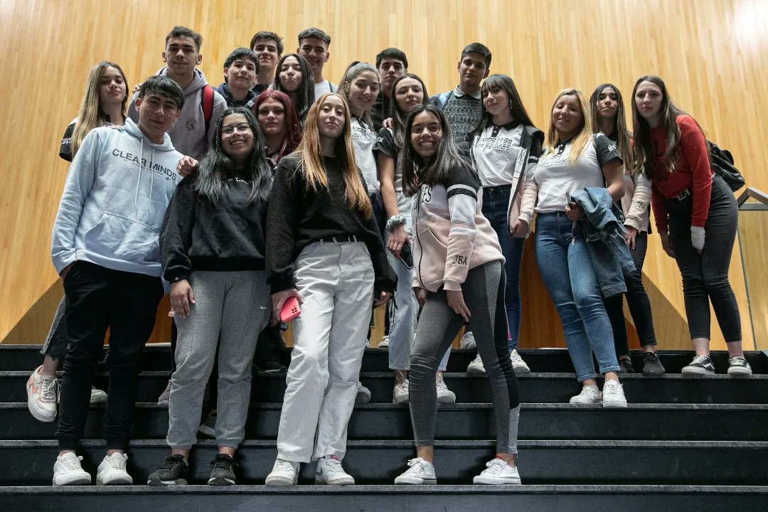 CarlosAPresas's tweet photo. Hoy recibimos en la Legislatura de la Provincia a l@s alumn@s de 6°Año,del IPETYM 78 "JUAN BAUTISTA AMBROSETTI" de Unquillo.
Estuvieron recorrieron el edificio, conocieron el recinto y recibieron una charla informativa sobre el funcionamiento de la Legislatura
@LegislaturaCBA https://t.co/PPbAkYNcRL