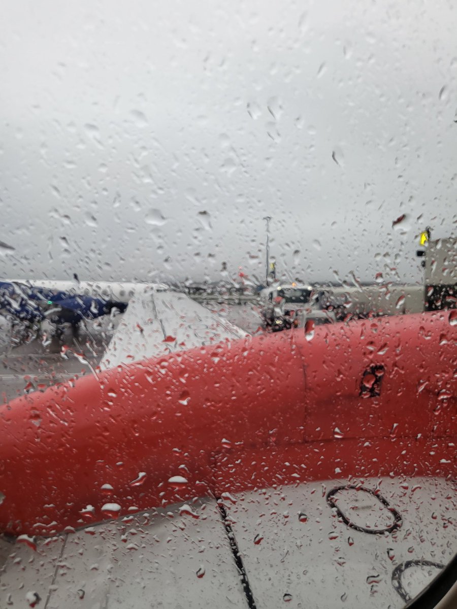 NhsUnit's tweet image. Delighted to finally be able to visit the Stromness hyperbaric chamber for in person inspection.
A very dreich day but a very warm welcome from Andy and Malcolm. 
@NHSGrampian @NHSOrkney