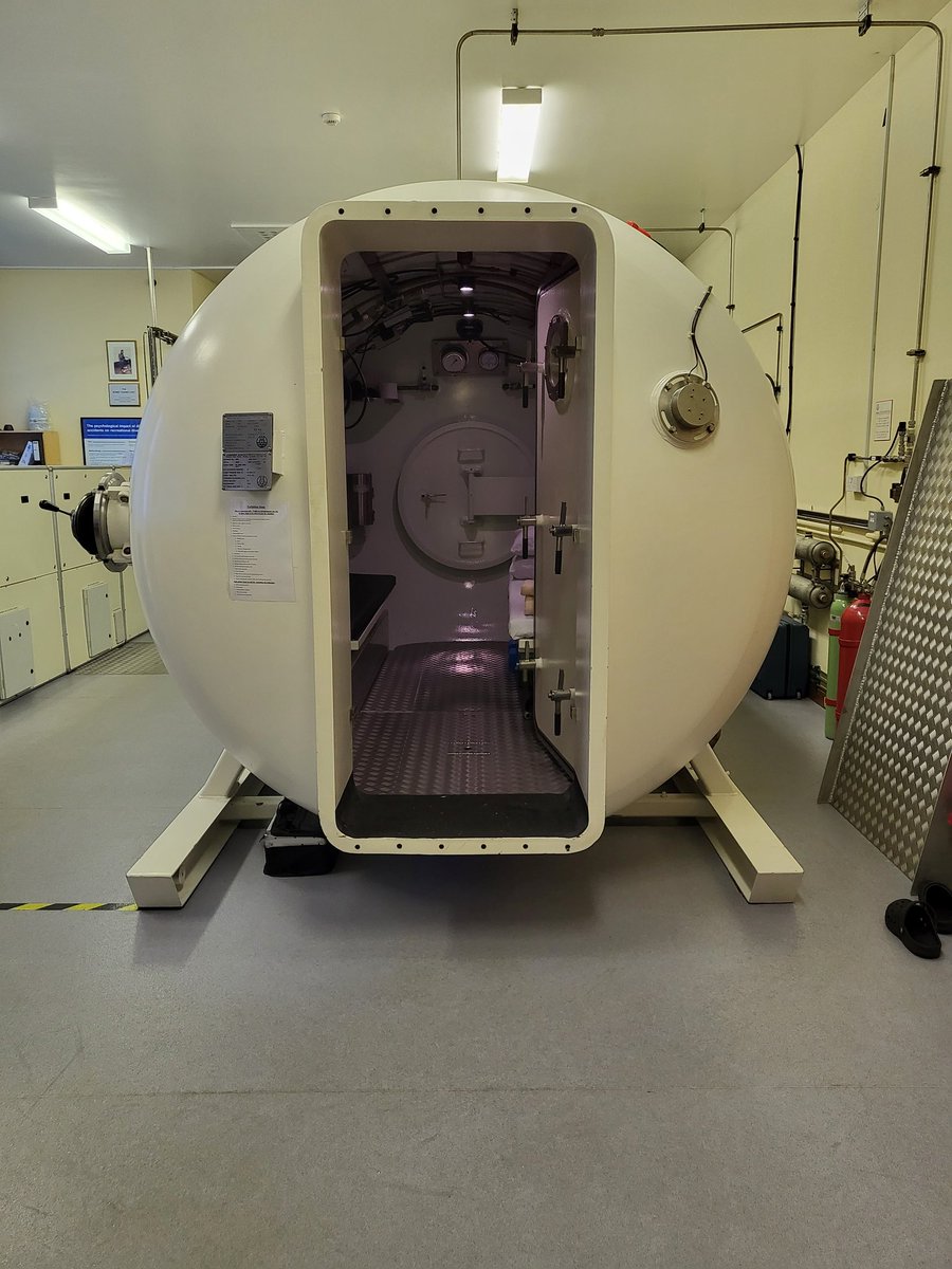 NhsUnit's tweet image. Delighted to finally be able to visit the Stromness hyperbaric chamber for in person inspection.
A very dreich day but a very warm welcome from Andy and Malcolm. 
@NHSGrampian @NHSOrkney