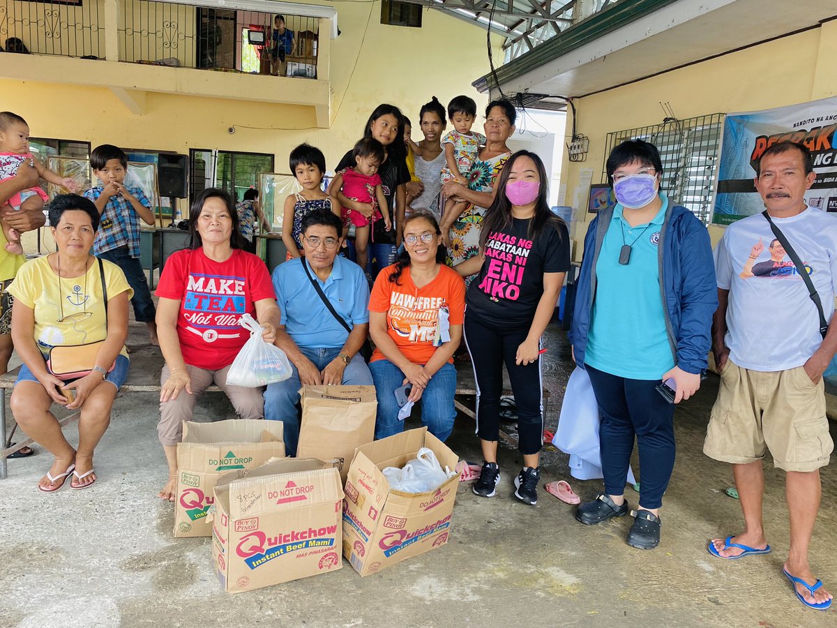PinkNaLangga's tweet photo. Ginbisita naton ang pila ka mga barangay sa Leganes, Leon, kag Zarraga para personal nga dul-ongan sang mga food packs ang mga pamilya nga na apektohan dulot ni #PaengPH.
Masobra 150 ka mga pamilya ang nakabaton sang mga food packs.
#Pinknalangga #AngatBayanihan https://t.co/CuxF3zOedP