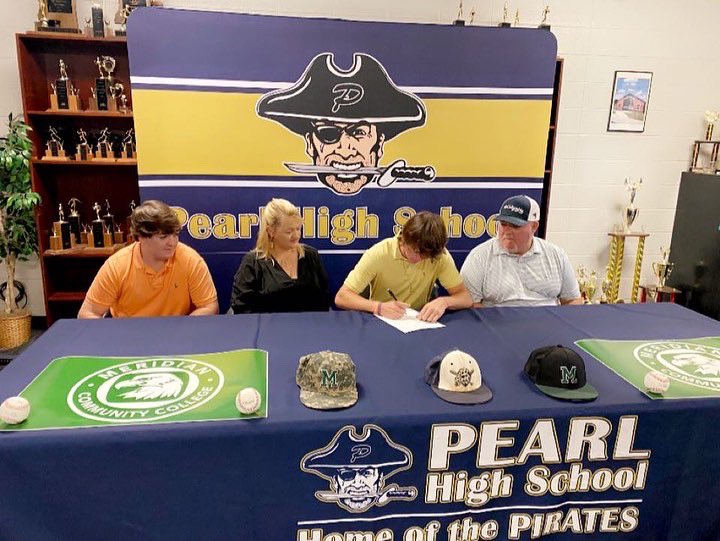 andrew_arrant's tweet photo. it’s official 🦅@MCCEaglesBSB https://t.co/grSHFntjqO