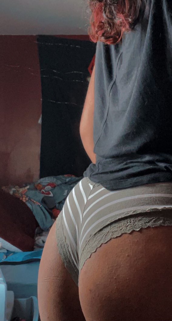 First post !  Rt for a surprise Dm 🥵