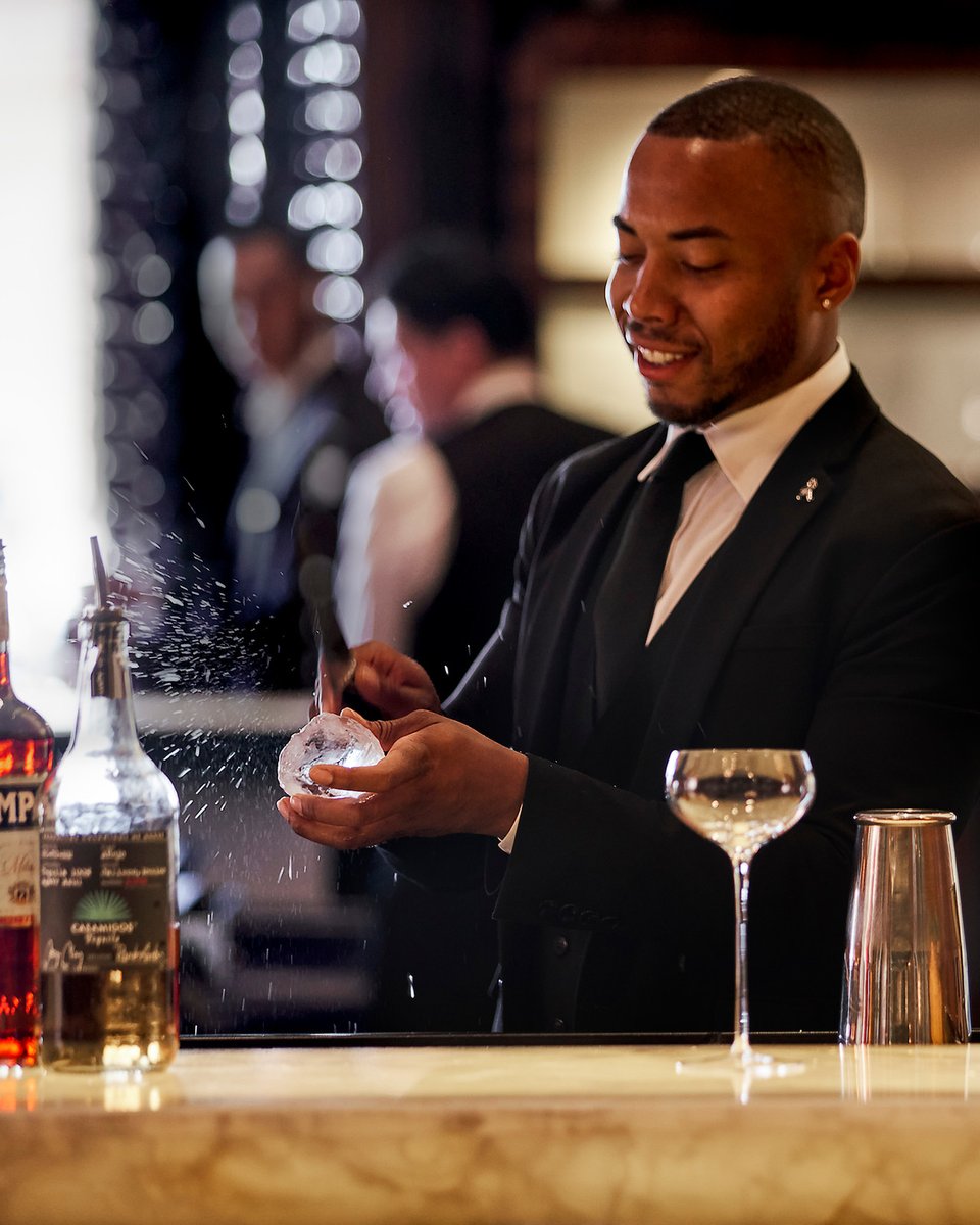 THEblvdbw's tweet image. Raise a glass to an artist at work. Whether you’re craving something classic or unique, full-bodied or fresh, our discerning craftspeople at #THEBlvdBW bar are ready to bring your libation dreams to life.

#BeverlyWilshire #LABar #Mixologist