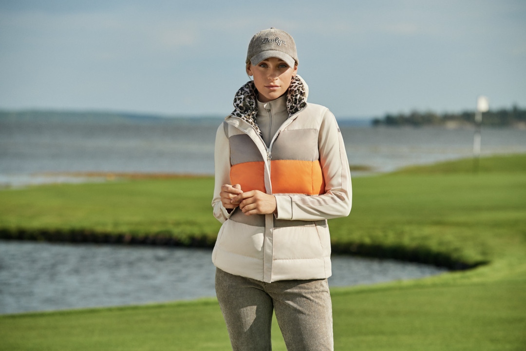 DailySportsUSA's tweet image. Be ready for the cooler days in our warm Anya Padded #WinterVest. This vest is reversible with one side in color blocking pattern and the other side in a classic animal print pattern. Shop here: dailysportsusa.com/Anya-Raw-Vest/