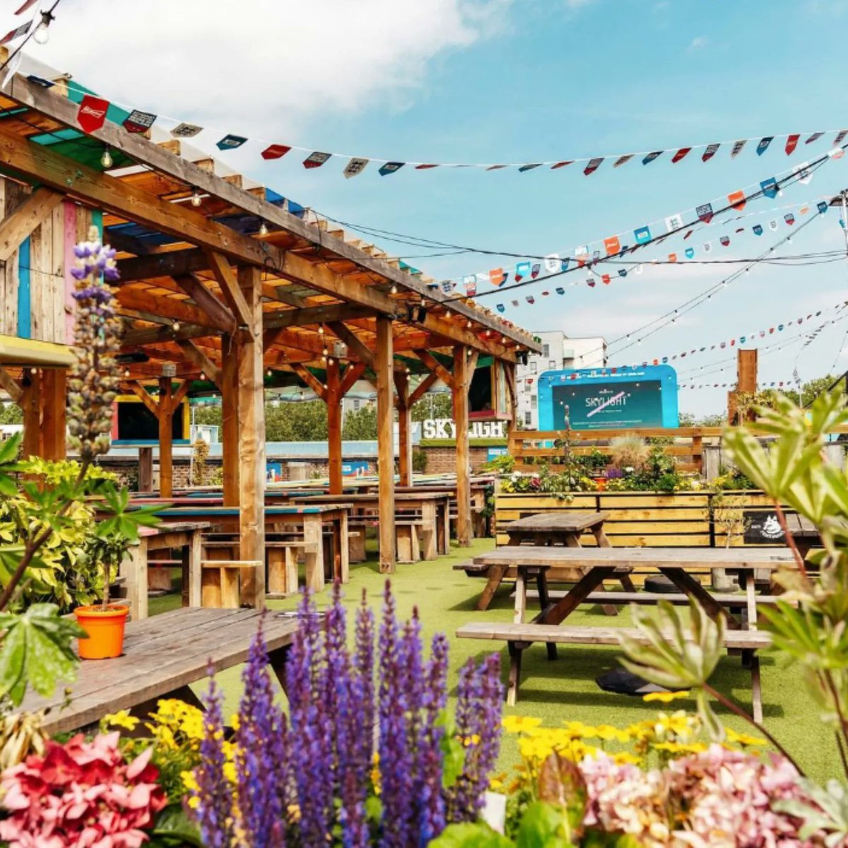 With panoramic views of London and boasting big outdoor spaces, both of Skylight's venues are great event spaces for the Summer! We are excited to announce that @skylight_london will be onboard at our upcoming Show! Catch the team on stand A4 at the London Summer Event Show!