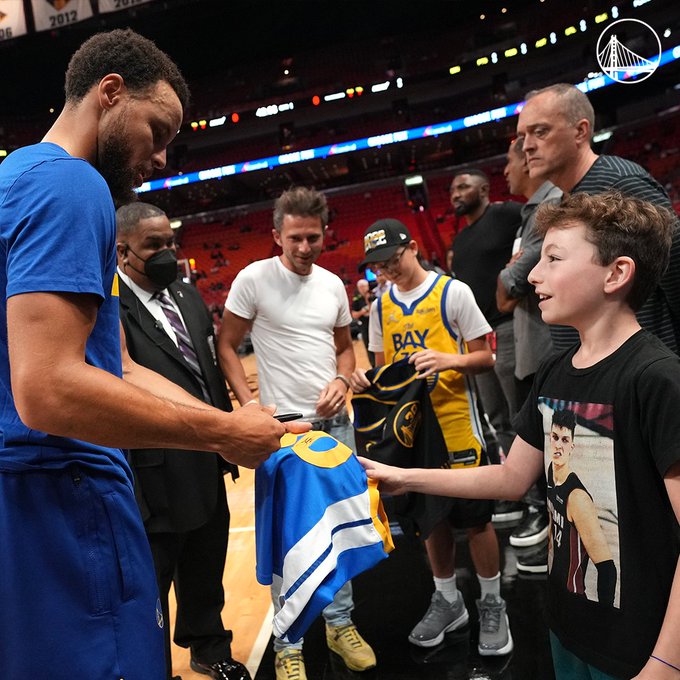 stephen curry and a fan