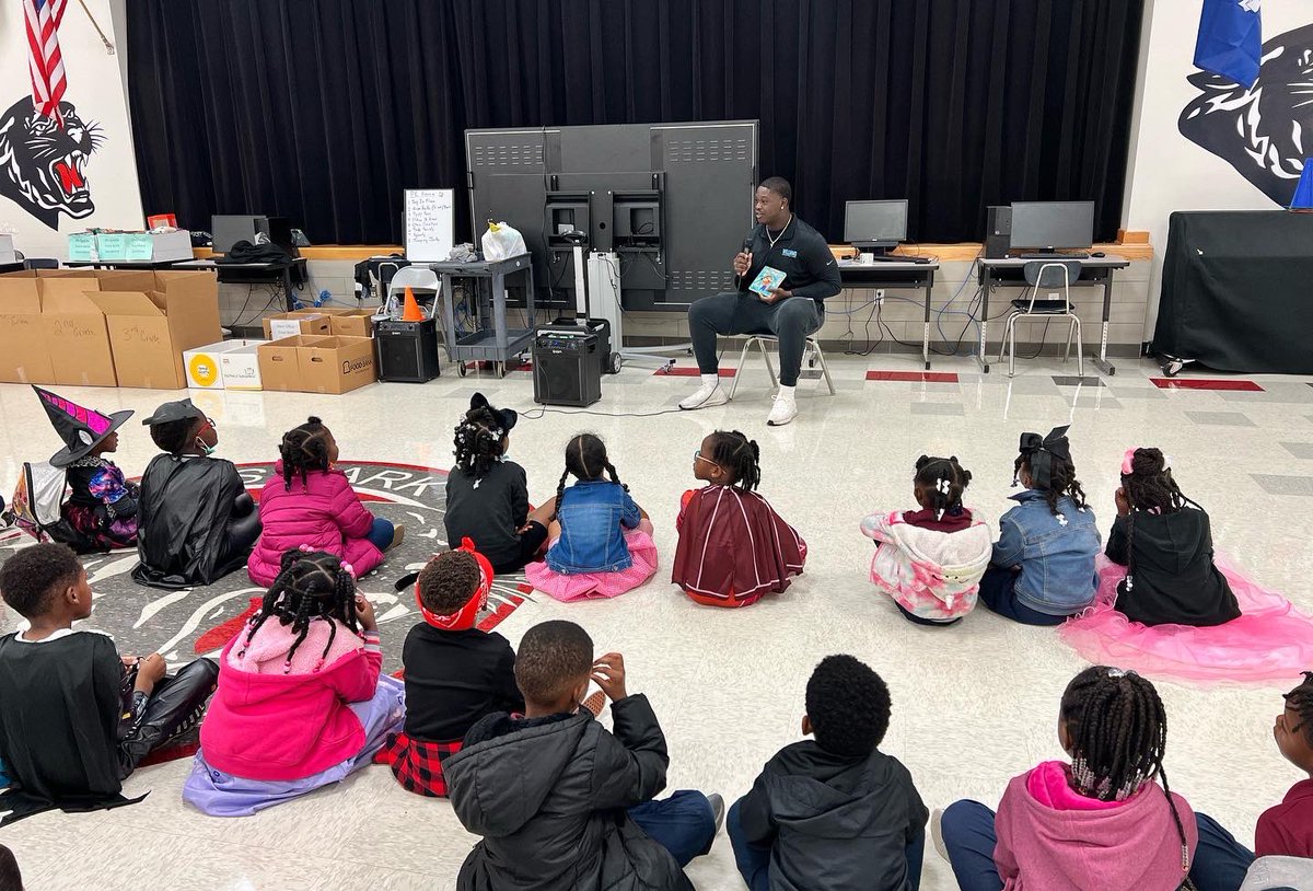 Emeryjones50_'s tweet photo. We visited Glen Oaks Park Elementary to read to students in kindergarten and second grades.  Aside from reading some of the books we donated to the school library, we talked about the importance of architects and engineers in the world we live in. @williamsarchbr @EBRSchools https://t.co/VnK2DWgD6O