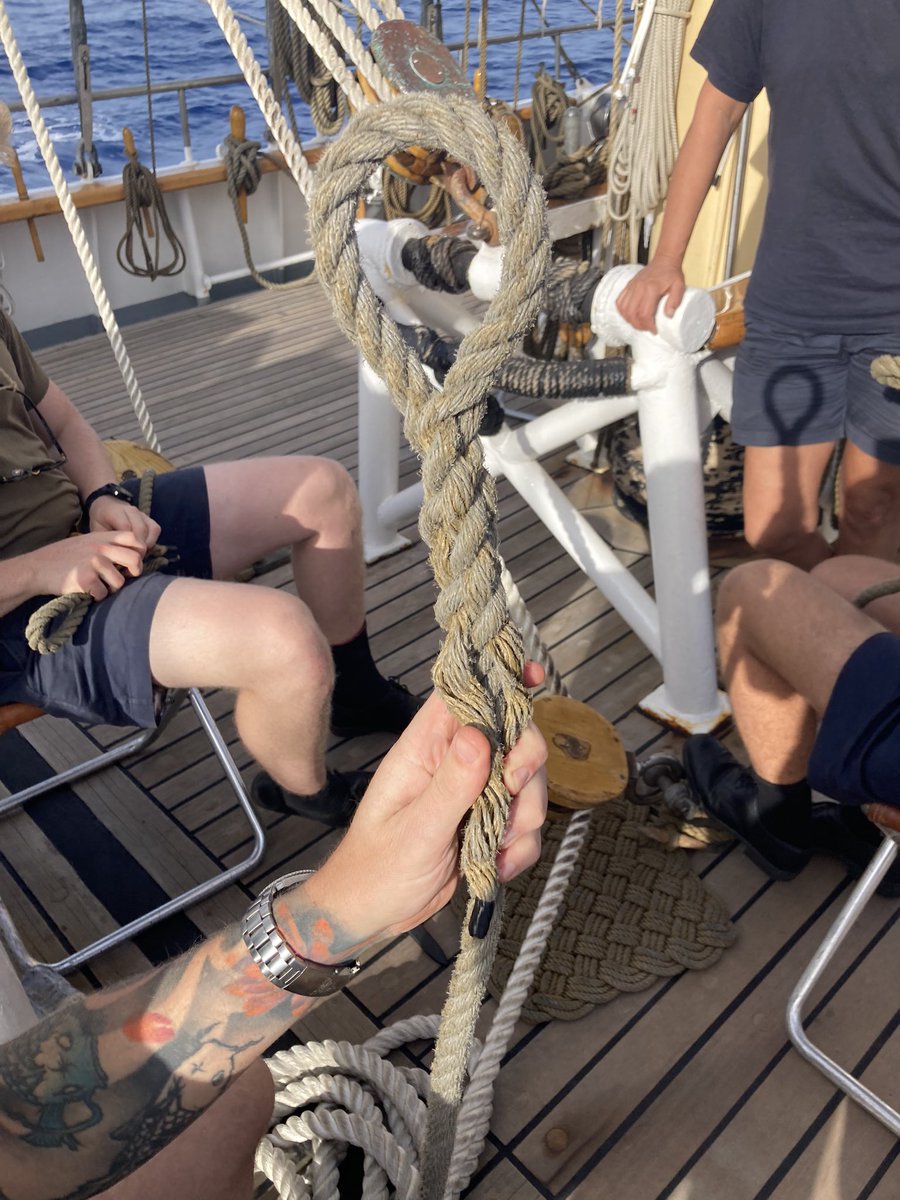 PeterJeppsson's tweet photo. Seglat 500 distansminuter mellan Cadiz och Porto Santo, HMS Falken förtöjd i Funchal, Madeira. Under 5 dygn har vi utbildat i utkikstjänst, rorgängeri, segelsättning, sjukvård, skyddstjänst utrustning mm. Stannar  här i två dygn, sedan sydvart till Teneriffa #säkpol #föpol #svfm https://t.co/Z8ffOrJ1U5