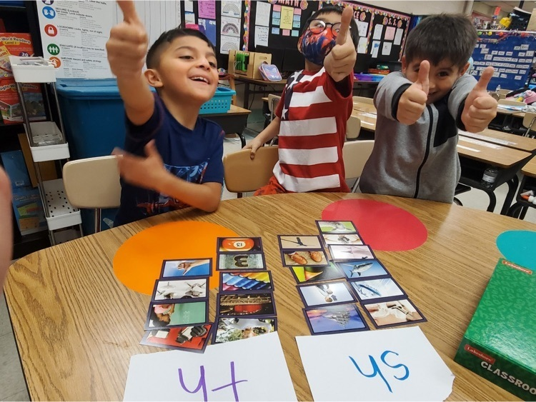 ligardelisd's tweet image. 🦄Today Ms. Flores’ tutorial students used their word study cards and sorted the sh and th words.🦄
#tutorialfun
#LigardeIsLeadingTheWay