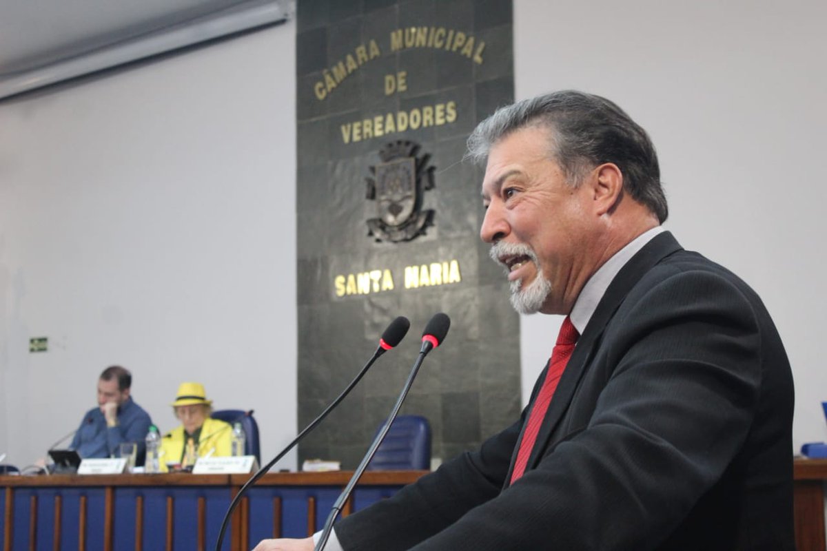 sedufsm's tweet photo. Câmara de Santa Maria aprova por unanimidade moções de repúdio e protesto a Bibo Nunes. Sessão, que havia sido interrompida na última semana, foi retomada nesta terça, 1º. Leia: https://t.co/TYVGuKb4k9 https://t.co/GYr50fiLfJ