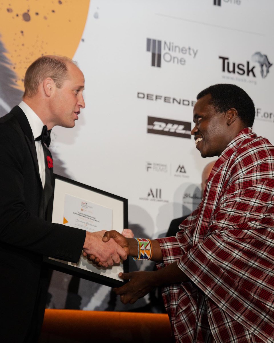 KensingtonRoyal's tweet photo. The #TUSKAwards celebrates the truly remarkable people working on the frontline of conservation in Africa. The commitment, innovation and courage they show is deeply humbling.
 
Finalists, winners and @Tusk_org alumni, you are nature's guardians – thank you for everything you do. https://t.co/eAlFm7mc7q
