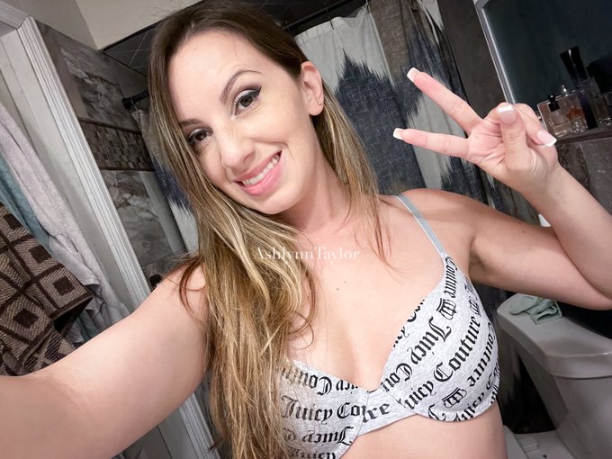 Tits or feet? Subscribe and message me for a freebie 😘😘 https://t.co/VcWcEI8jJb<a href="/tag/mvsales"class="tags"><span>#mvsales</span></a>